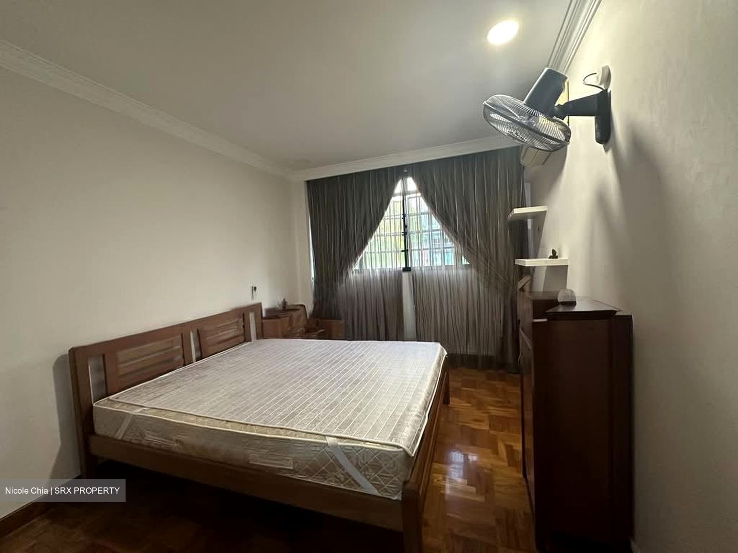 Phillips Avenue (D19), Terrace #568670661